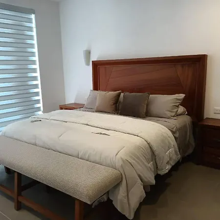 One Bedroom, Great Location Steps From The Beachh, Beautiful Roof Top View